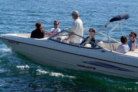 Boat with 6 passengers