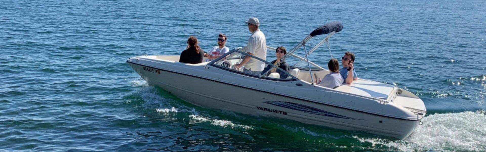 Boat with 6 passengers