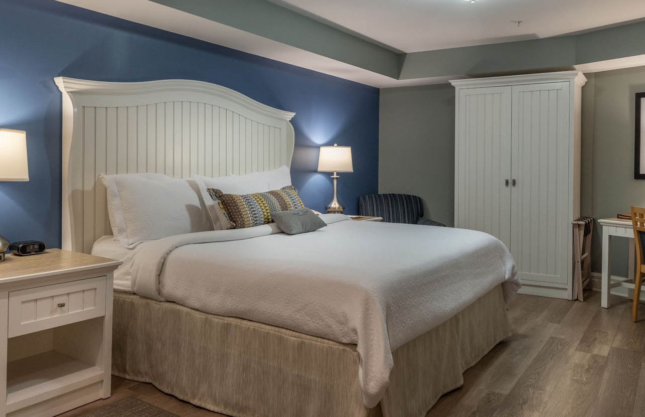 A bedroom in the Lake View Suite at the Watkins Glen Harbor Hotel